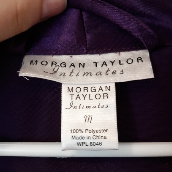 Luxurious Silk Robe - Picture 2 of 5